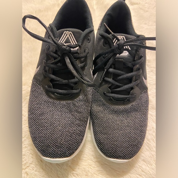 Nike women’s stroke running shoes Black White Dk Smoke Grey Iron Grey size 9.5 - Picture 4 of 14